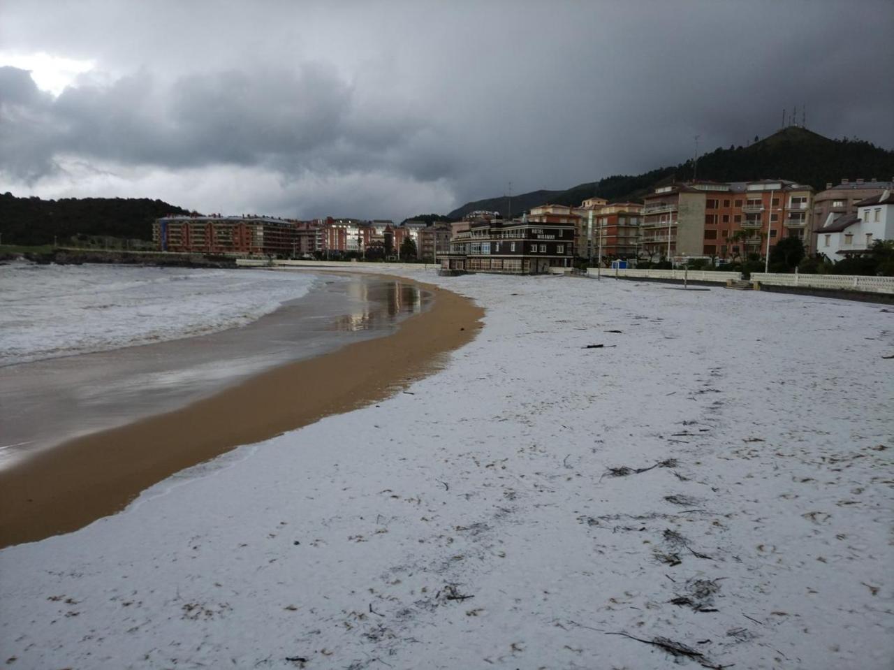 Pension La Mar Castro Urdiales Buitenkant foto