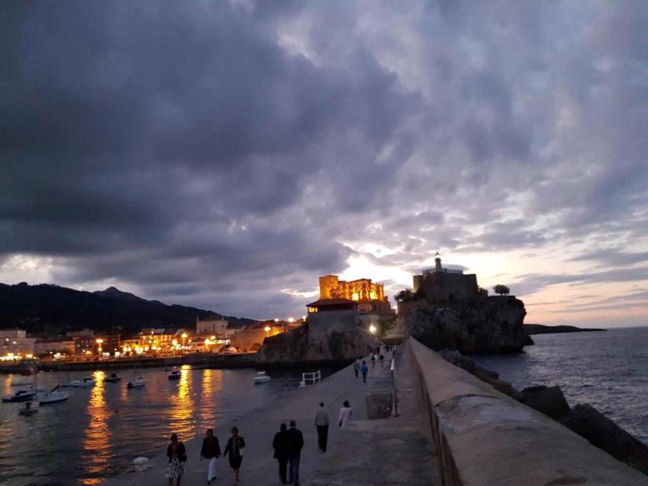Pension La Mar Castro Urdiales Buitenkant foto