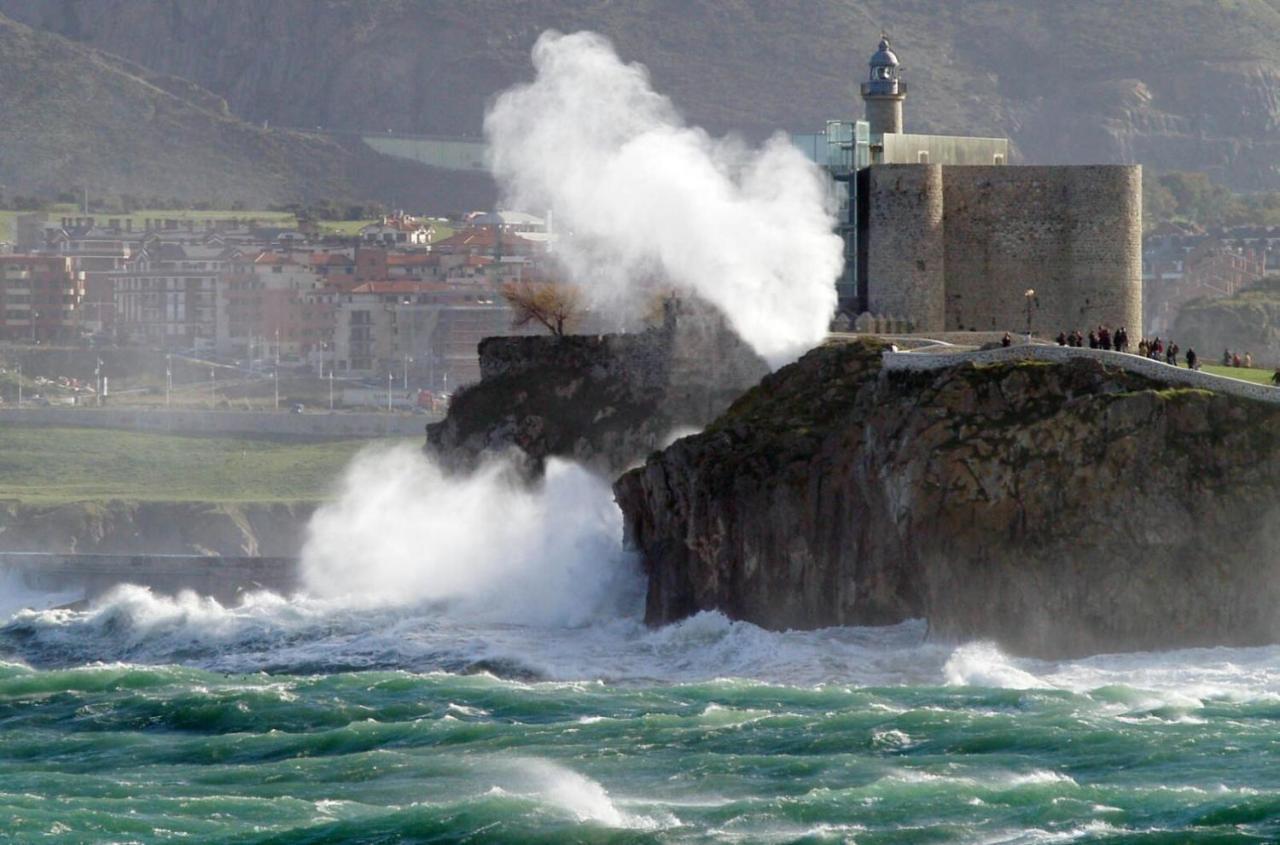 Pension La Mar Castro Urdiales Buitenkant foto