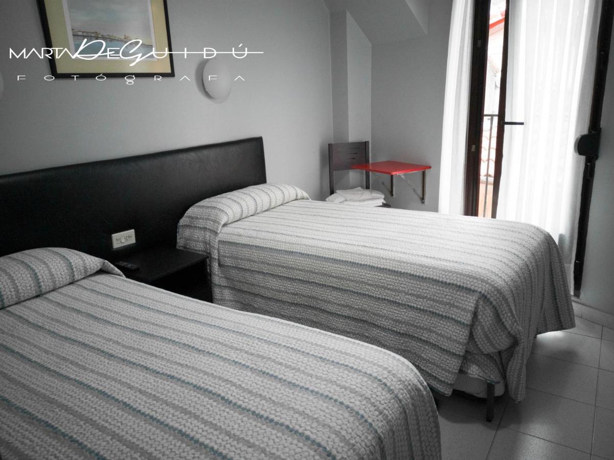 Pension La Mar Castro Urdiales Buitenkant foto